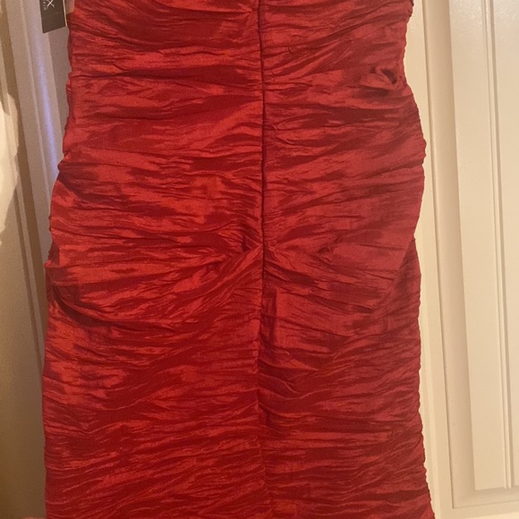 Red evening dress - Picture 3 of 5